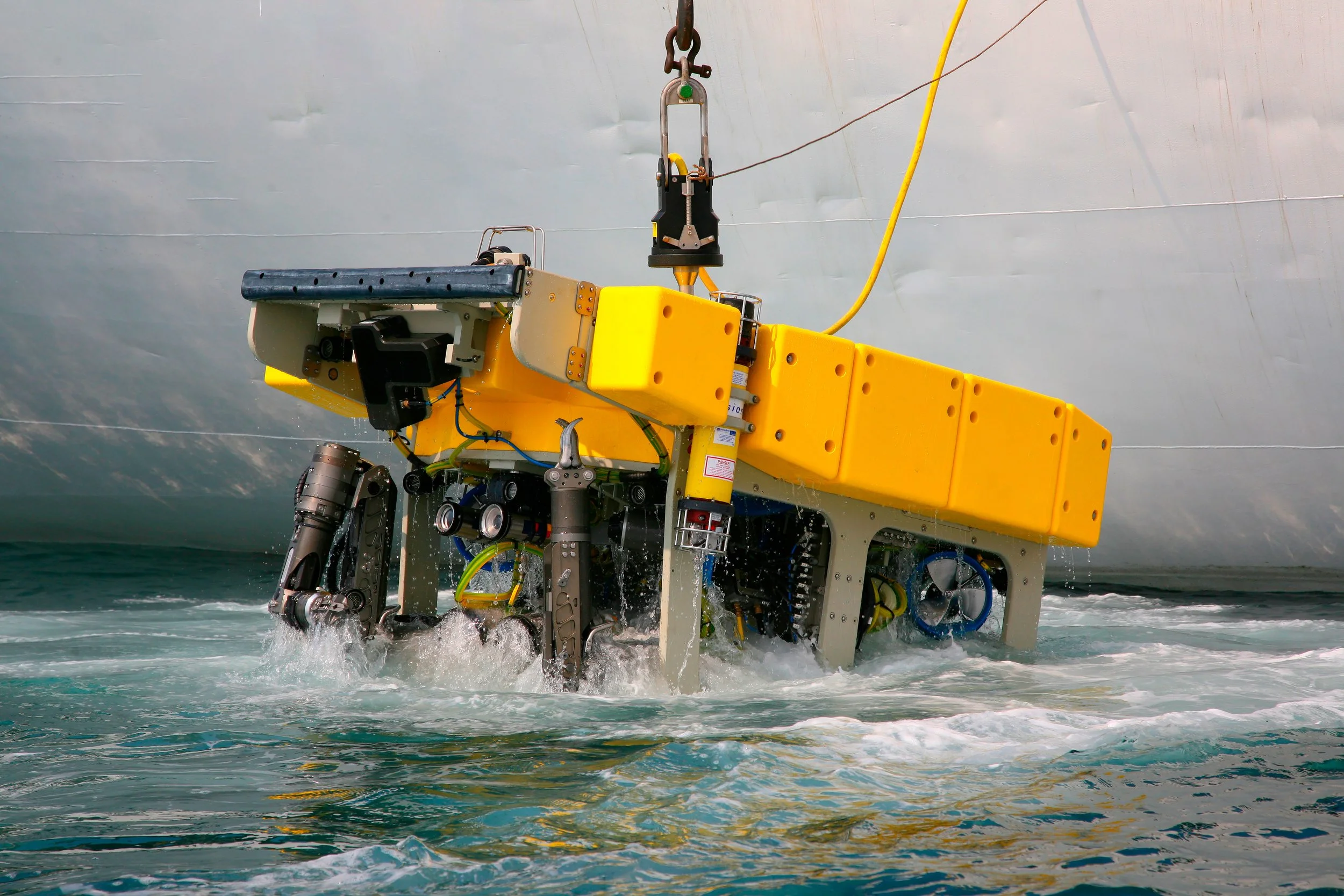 ROV PILOT (REMOTELY OPERATED VEHICLE PILOT)